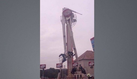 Leszakadt v�rpalotai k�rhinta – Kocsi el� zuhant az egyik s�r�lt