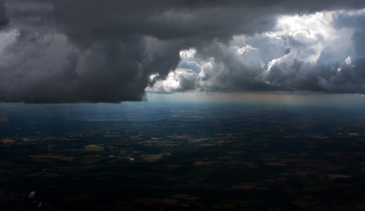 Meg�rkezett: Itt a brut�lis vihar - komolyak a k�rok, m�r most t�bb telep�l�sen nincs �ram 