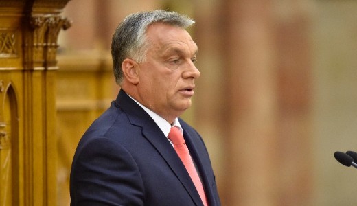 Orb�n: A br�sszeli b�rokrat�k a „Soros-tervet” val�s�tj�k meg, �s „Soros tenyer�b�l esznek”