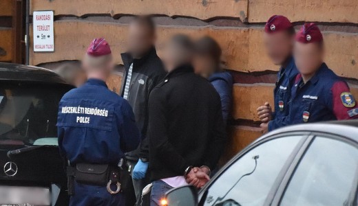 A bels� elh�r�t�s vizsg�lhatja a k�rmendi rend�rkapit�ny �s fia kapcsolat�t