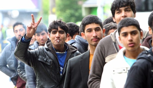 Fejenk�nt 9 milli�t adna a migr�nsoknak Soros