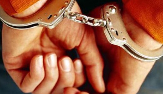 Tiltott toborz�s miatt el�zetes letart�ztat�sba helyeztek egy paksi f�rfit