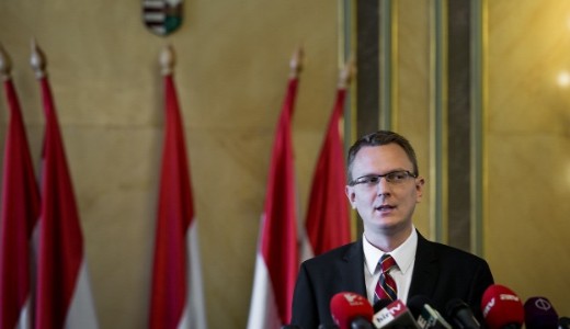 Megtal�lhatt�k a drogot, amit�l fiatalok r�ngat�ztak az 1-es villamoson