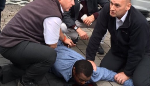 �jra megt�rt�nt: j�r�kel�k k�z� hajtott egy aut� Londonban 