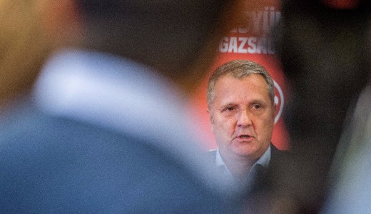 Gall�: Gyurcs�ny „suba alatt” visszavette az MSZP-t