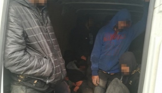 Harminch�t migr�ns volt a furgonban