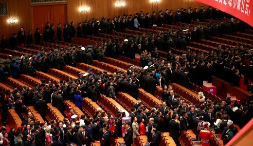 A gazdas�gi mellett politikai hatalomra is v�gyik K�na