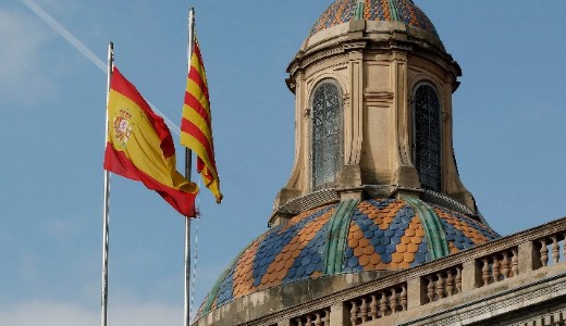 Ellen�ll�sra sz�l�tott fel a lev�ltott katal�n eln�k