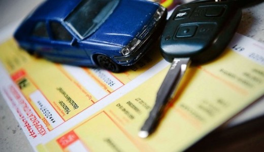 Jelent�sen dr�gult a k�telez�, ezek a biztos�t�k kasz�lnak