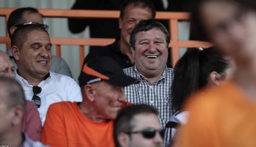 A NAV eln�k odasz�lt a MOL-nak, hogy Mez�k�vesden t�l dr�ga a benzin