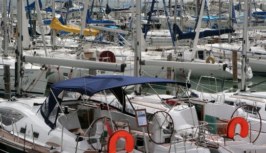 Jachtkik�t�t terveznek egy si�foki szabadstrandra, kiborultak a helyiek