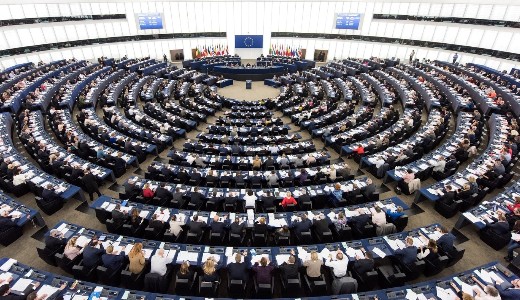 D�bbenetes! Az Eur�pai Parlamentben t�nyleg megszavazt�k a k�telez� kv�t�t