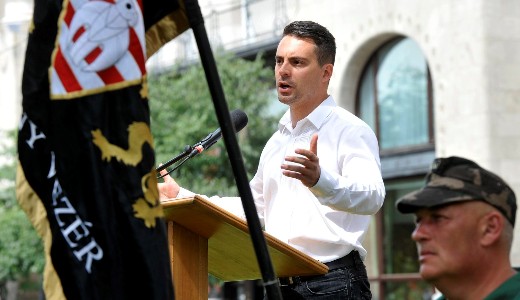 Origo: Vona aleln�ke az �j Magyar G�rd�val �nnepel