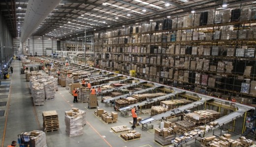 Borzalmas: ilyen k�r�lm�nyek k�z�tt dolgoznak a web�ruh�z munkat�rsai az�rt, hogy �r�mteli legyen a kar�csonyunk