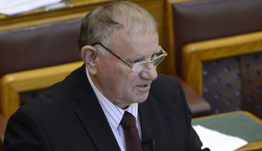 Kiosztotta a szocialist�kat �s Gyurcs�nyt is az MSZP-t otthagy� k�pvisel�