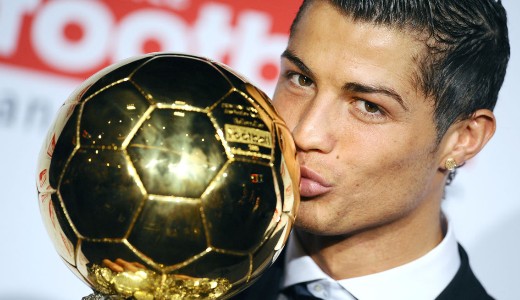 Cristiano Ronaldo megkapta az �t�dik Aranylabd�j�t