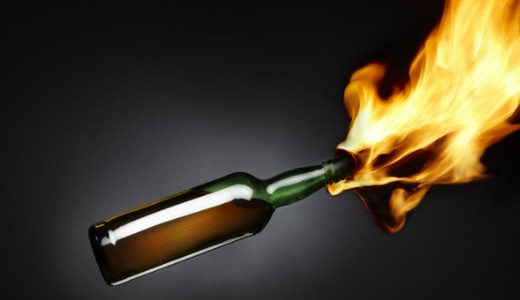 Gy�jt�palackkal dob�ltak meg egy zsinag�g�t �larcosok Sv�dorsz�gban