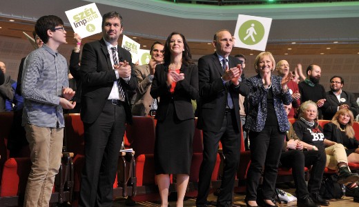 Hadh�zy: A d�sgazdag tolvaj mindig retteg a lebuk�st�l