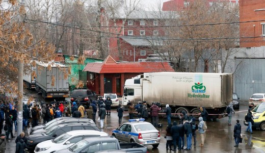 Gyilkoss�g, l�v�ld�z�s a moszkvai csokol�d�gy�rban