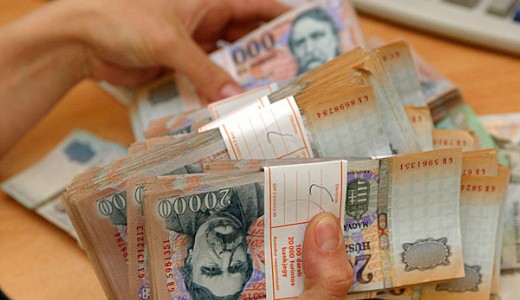 337 milli� forint �v v�gi jutalmat osztottak sz�t a F�polg�rmesteri Hivatalban