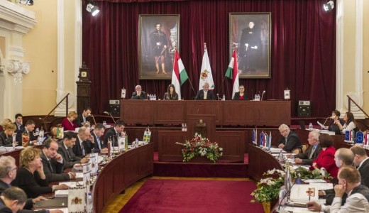 �sszesen 337 milli� forintos jutalmat kaptak a F�polg�rmesteri Hivatal k�ztisztvisel�i