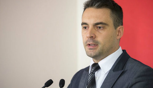 Vona nem reag�lt volt p�rtt�rsai kritik�j�ra