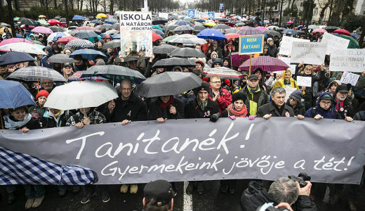 A Kossuth t�rre vonul a Tan�tan�k Mozgalom