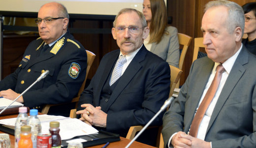 Vesz�lyes vizekre evez a Fidesz