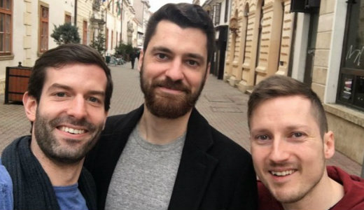 �gy buzizik, cig�nyozik �s zsid�zik a Momentum p�csi eln�ke