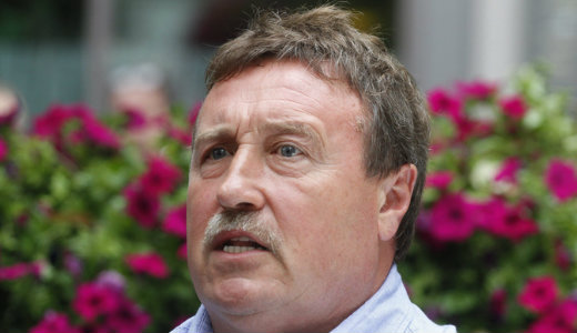 K�nnyeivel k�szk�dve l�pett vissza a gy�ngy�si szocialista jel�lt