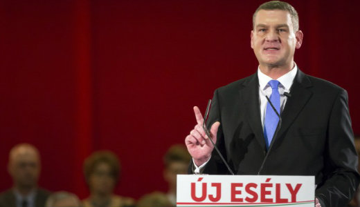 Szatyorban vitt�k a 250 milli�s ken�p�nzt Botka L�szl�nak