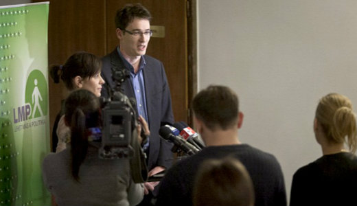 Az MSZP-t megal�z� Kar�csony Gergelynek most az LMP ment neki