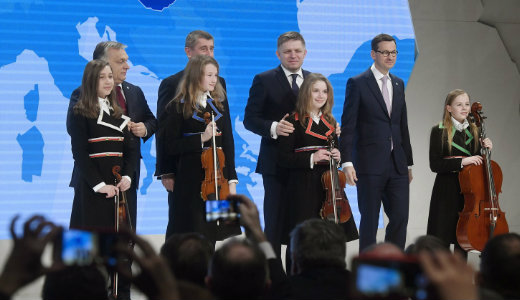 Sikert�rt�net a visegr�diak egy�ttm�k�d�se