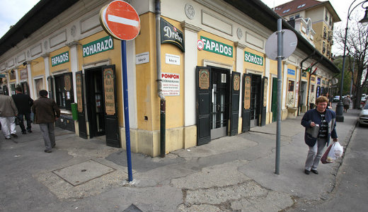 Tiborcz k�re versenyez Gerendaival a Kolosy t�ri piac�rt