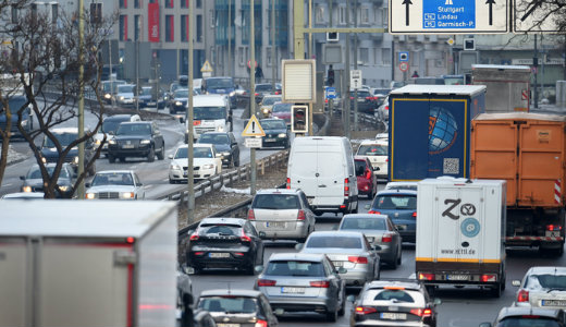 T�rt�nelmi d�nt�s: kitilthatj�k a n�met v�rosokb�l a d�zelkocsikat