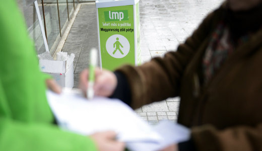 Hamis�tott al��r�sokat tal�ltak az LMP kisv�rdai aj�nl��vein