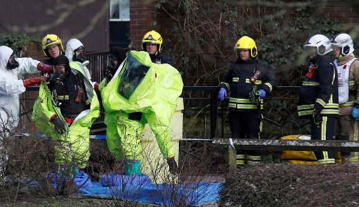 T�lmentek egy hat�ron, amikor idegm�rget vetettek be brit ter�leten