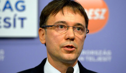 T�voz�sra sz�l�totta fel a k�z�letb�l Hadh�zyt a Fidesz