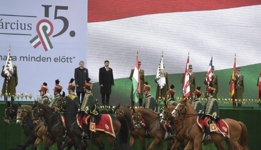 M�rcius 15.: m�ris zajlanak az esem�nyek a Kossuth t�ren 