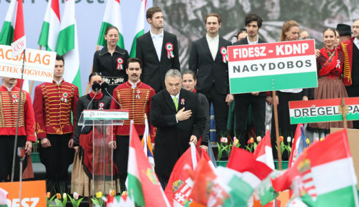 F�lelmetes szavakkal h�vta harcba az embereket Orb�n a Kossuth t�ren - a fiataloknak k�l�n �zenetet k�ld�tt