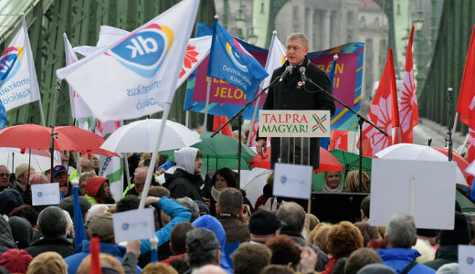 Ez k�sz t�boly: egy �r�n bel�l egym�snak esett az �sszefog�sr�l besz�l� ellenz�k m�rcius 15-�n 