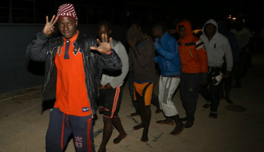 Elindultak az afrikai migr�ns fiatalok Eur�pa fel�