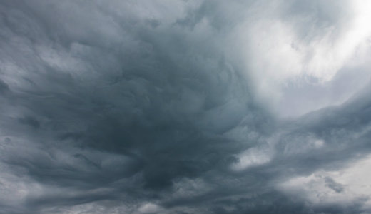 D�bbenetes figyelmeztet�st adott ki az OMSZ: puszt�t�, ork�n erej� vihar, �z�nv�zszer� es�z�s