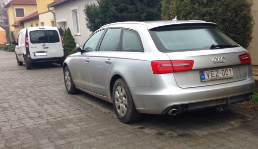 Egy 20 milli�s Audival vette meg Von�t Simicska, elk�peszt� rendsz�mmal