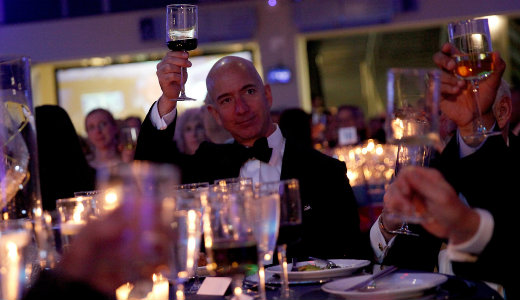 A vil�g legnagyobb hatalm� embere hadat �zent a vil�g leggazdagabb ember�nek