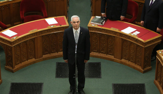 Orb�n Viktor bar�tja �rny�kb�l harcol tov�bb