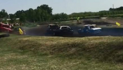 T�bb tucat n�z�t elsodort egy kocsi az �sotthalmi roncsderbin