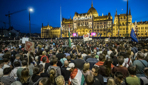 Nyert a TASZ: lehet �l�l�nc a Parlament k�r�l