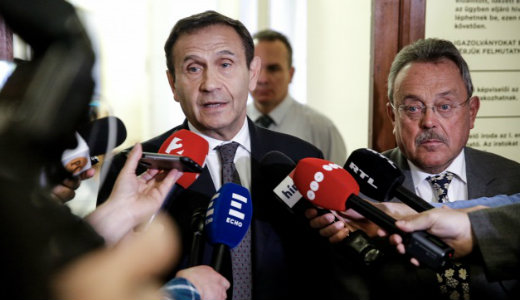 Tasn�di volt feles�ge m�r t�z �ve Gy�rf�st nevezte meg felbujt�k�nt