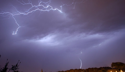 P�nteken leszakad az �g